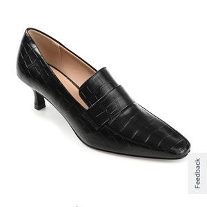 Journee Collection Women's Celina Comfort Kitten Pump size 9